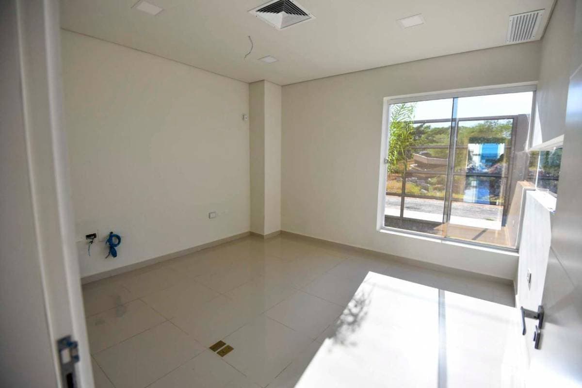¡EN ALQUILER! Casa de 4 dormitorios - Zona CIT/Colegio Trinity, foto 5