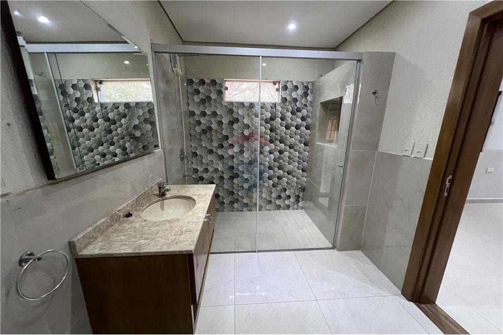Amplia casa en Luque totalmente remodelada, foto 5