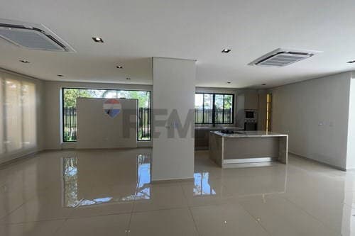 Casa de 3 habitaciones en suite en Lambare zona Top del Yacht, foto 2