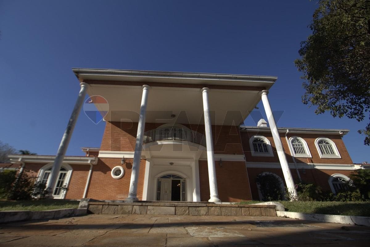 Alquilo Amplia Mansion San Lorenzo zona Laguna Grande