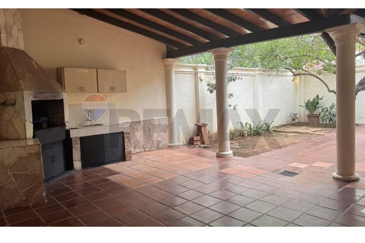 Alquilo casa en Luque