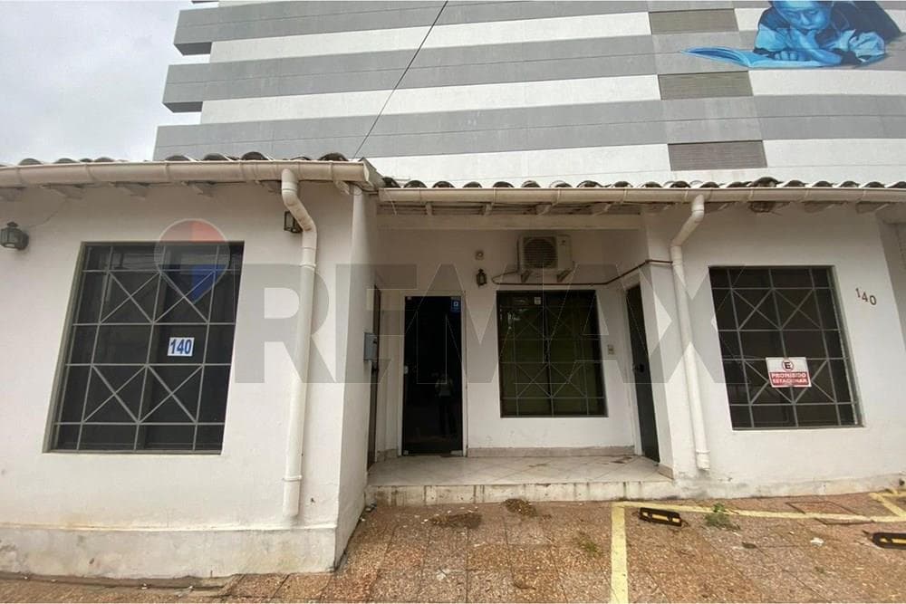 Local Comercial - Alquiler - Villa Morra, Paraguay
