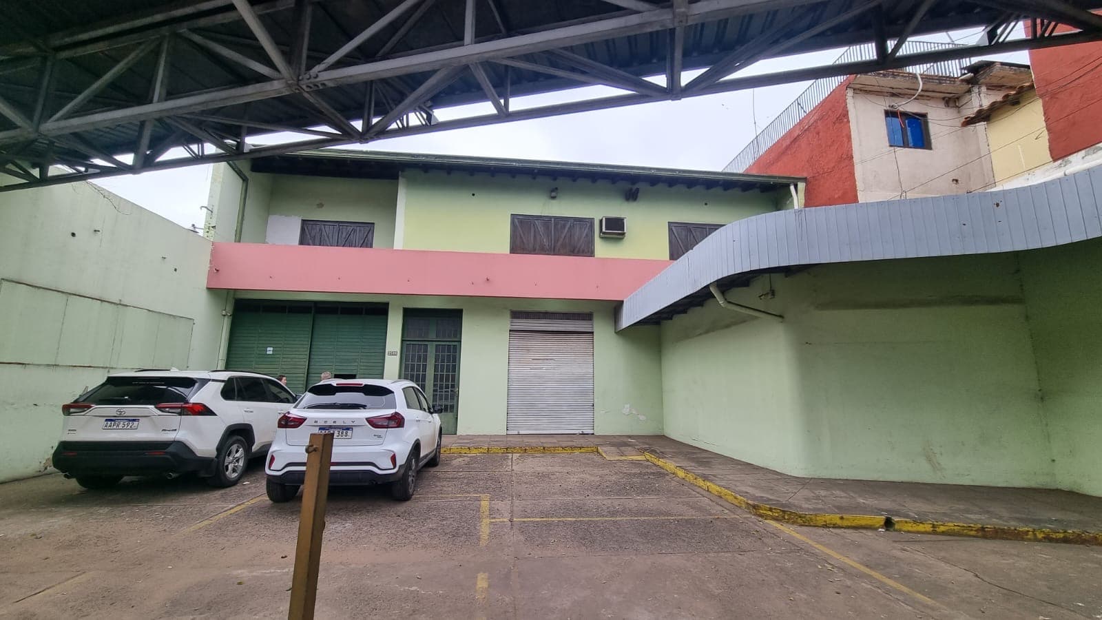Edificio para uso comercial en San Lorenzo, foto 1