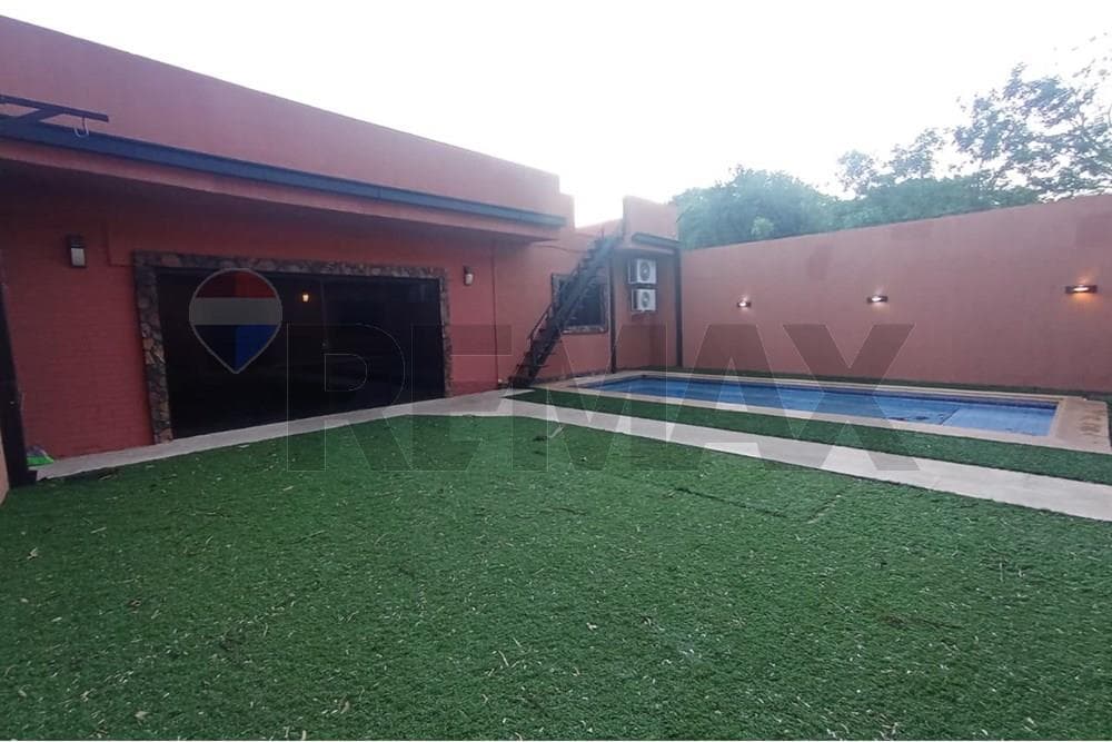 Alquilo amplia casa lambare