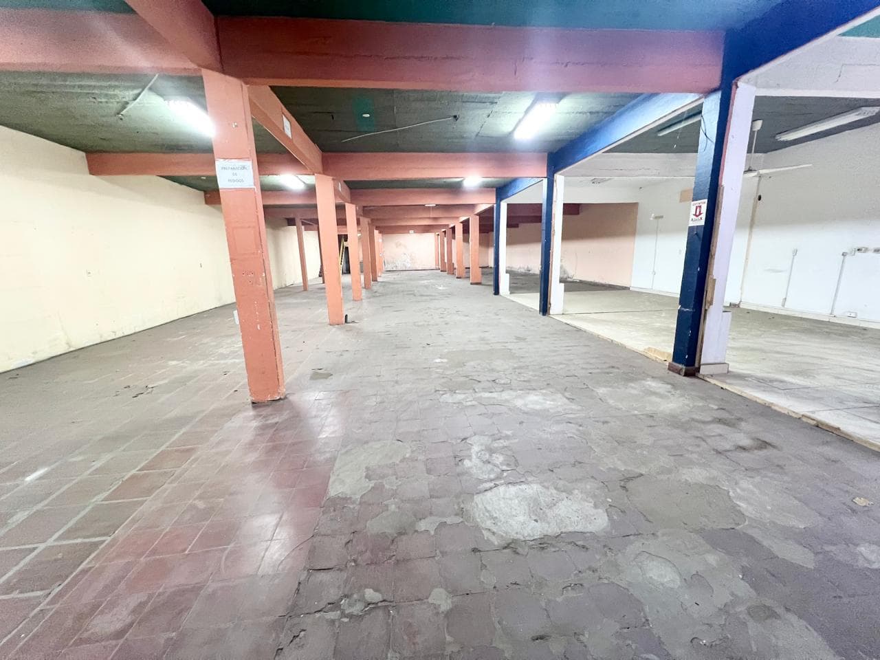 En Alquiler Showroom / Depósito en San Vicente A419, foto 4