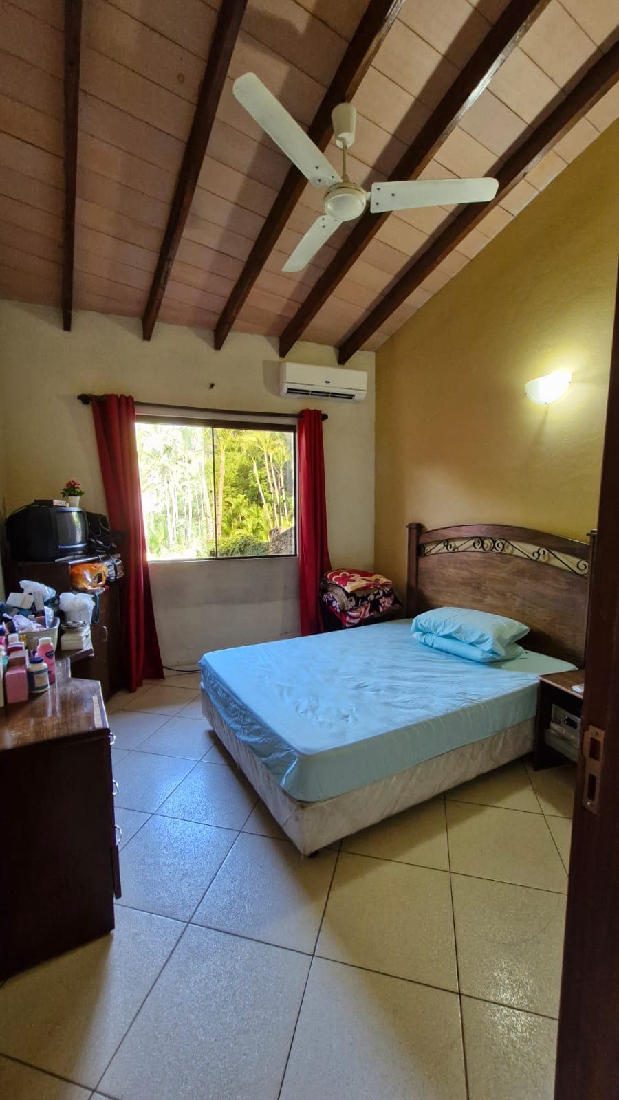 ¡Casa a refaccionar o terreno a metros de Lillo! Barrio San Cristobal — foto 5