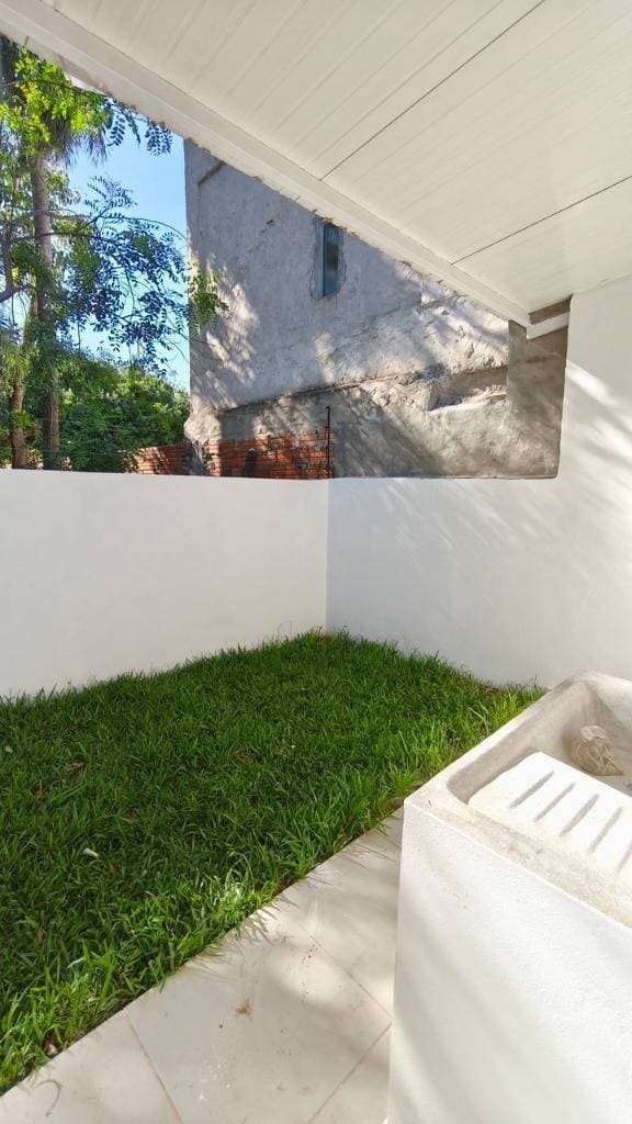 Casas de estilo minimalista - en la ciudad de Mariano Roque Alonso, foto 5