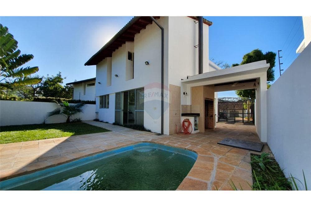 En venta casa en condominio ALTERRA con pileta