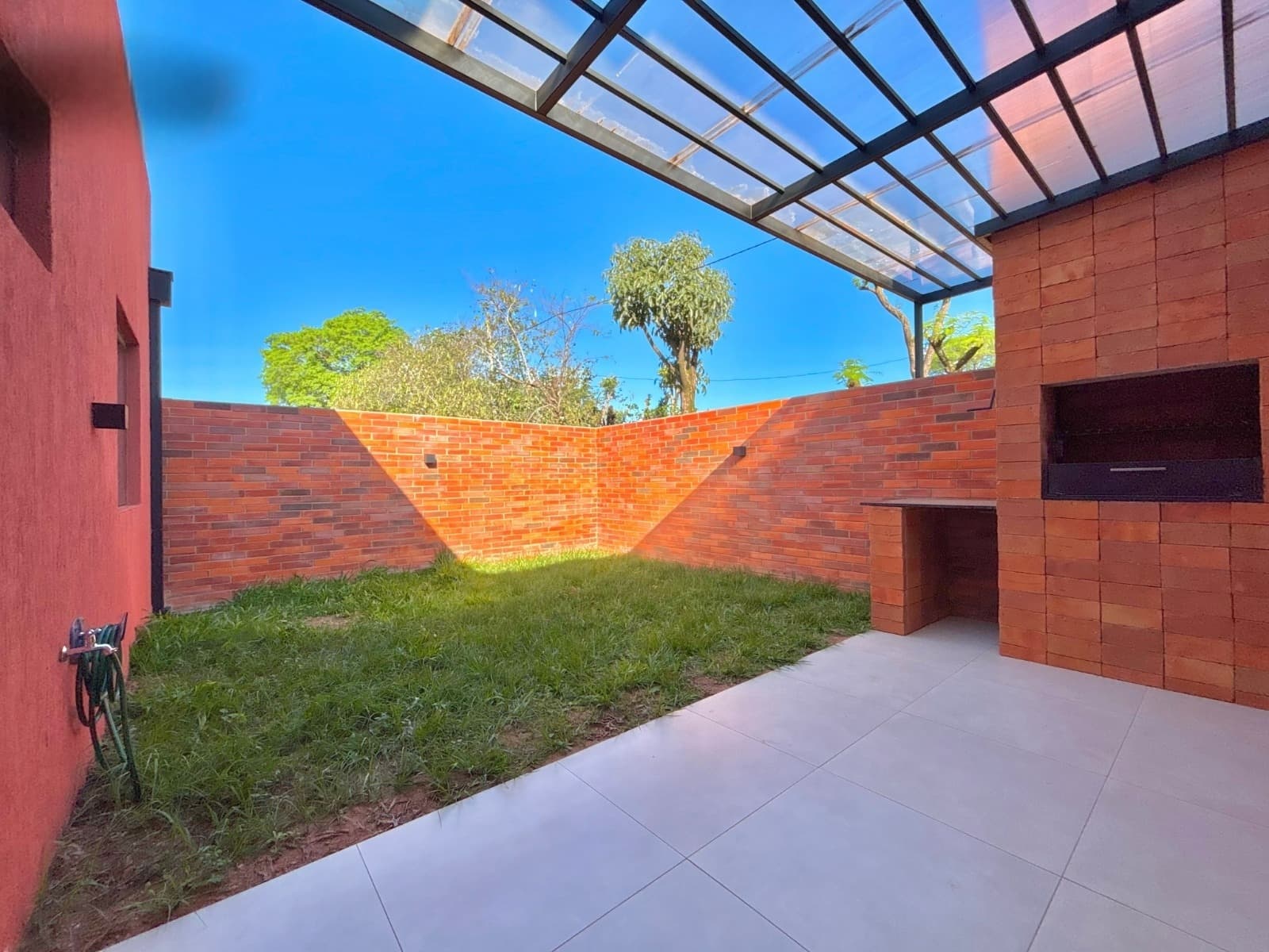 Miraflores – Luque Barrio cerrado