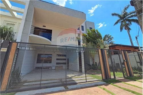 Alquilo residencia en mburucuya (pisicina)
