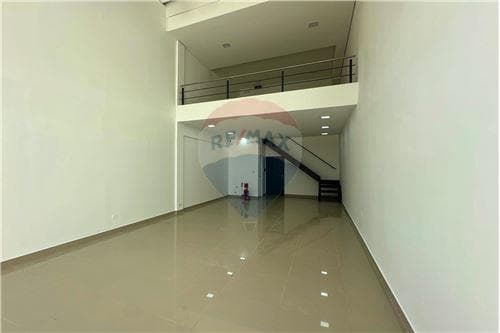 Local comercial en ycua sati — foto 3