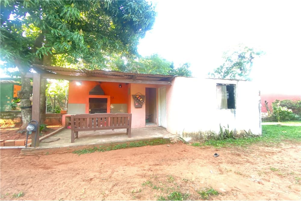 Vendo casa con amplio patio en Luque