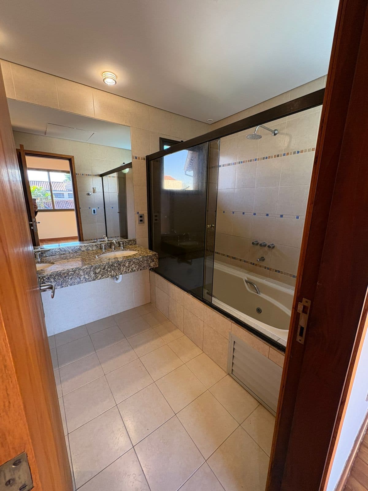 Hermosa casa con quincho y piscina en zona col. Del sol – villa aurelia, foto 4