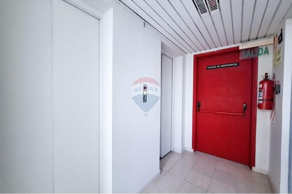 Amplia Oficina Corporativa de 253 m² con Estacionamiento, foto 4