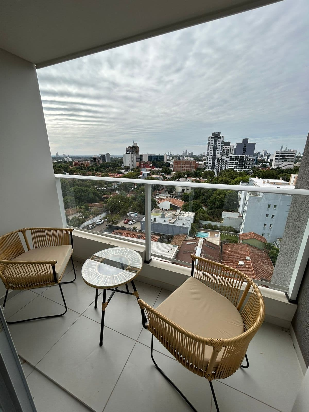 De departamento amoblado zona Villa Morra — foto 3