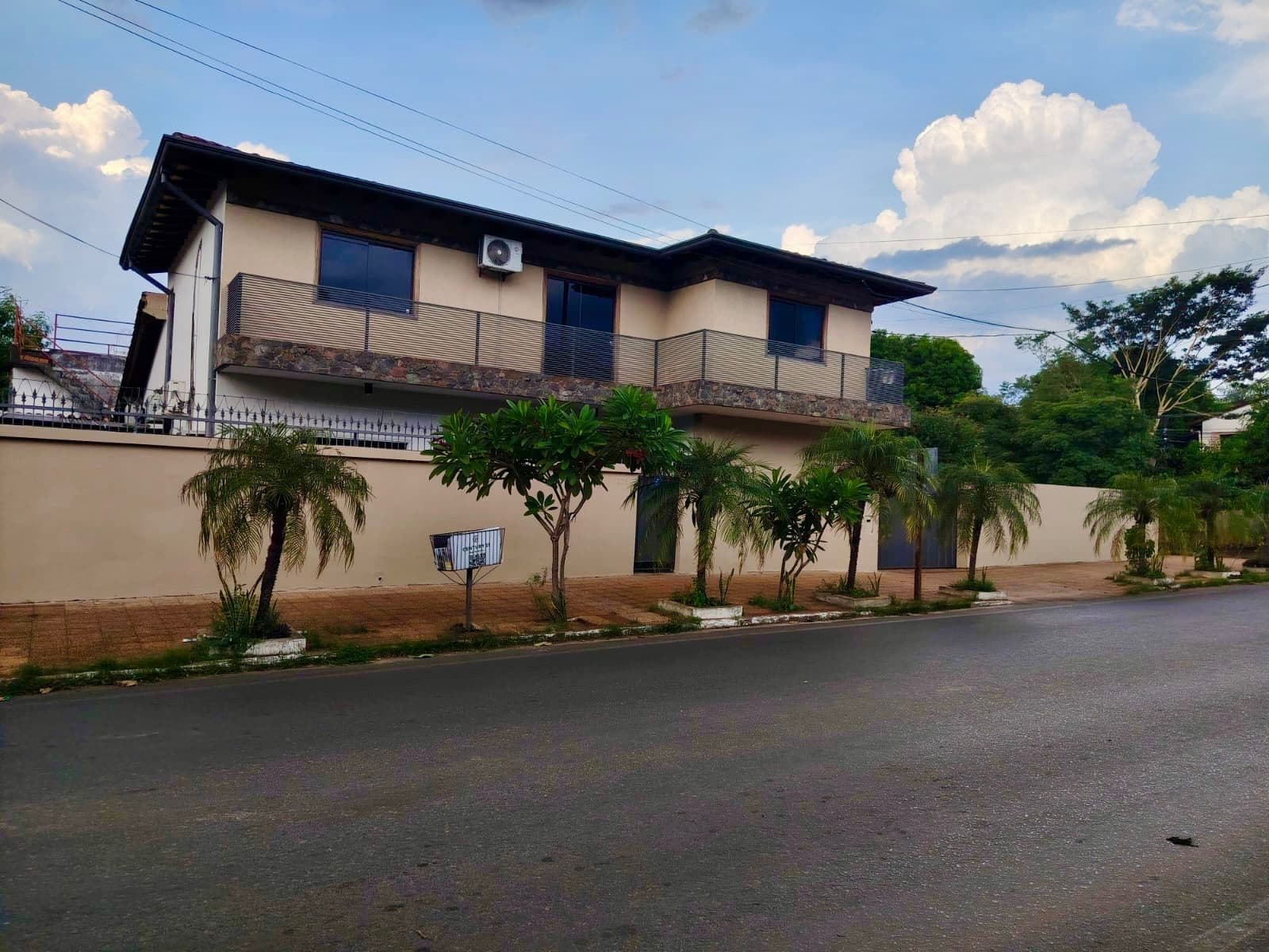 Vendo Hermosa Casa En Fndo De La Mora. Zona Sur
