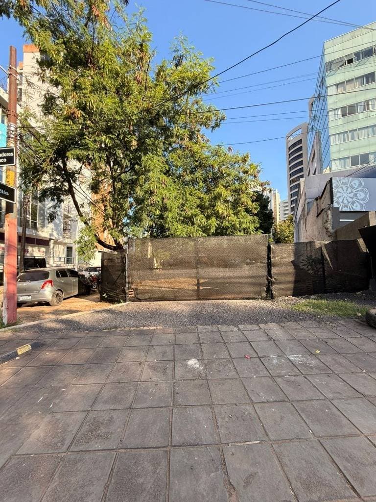 Vendo importante propiedad sobre avda. Aviadores del chaco