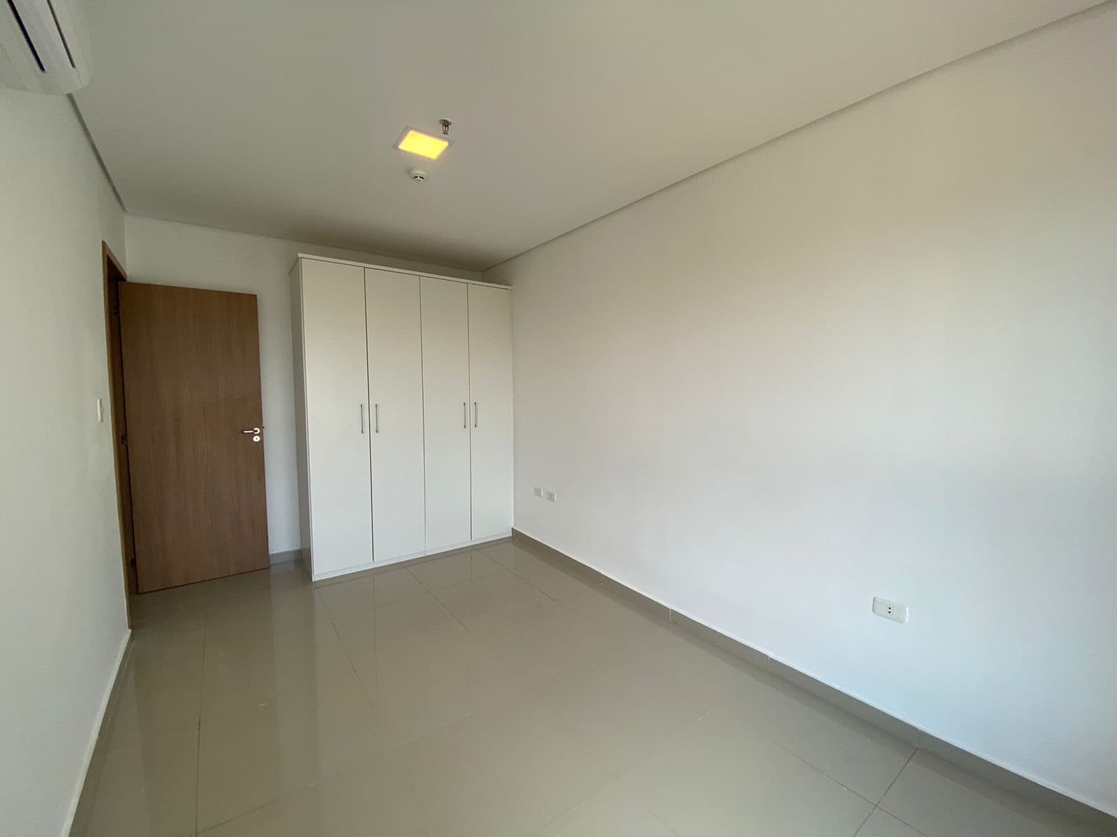 Santísima Trinidad, en alquiler, amplio depto de 1 dormitorio — foto 4