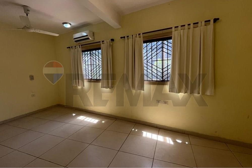 Casa - Alquiler - Luque, Paraguay, foto 4