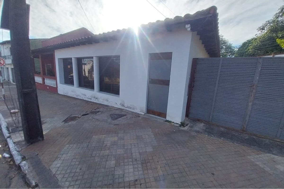 Oficina-alquiler-gral Santos C/ Via Ferrea, Las Mercedes, Asunción