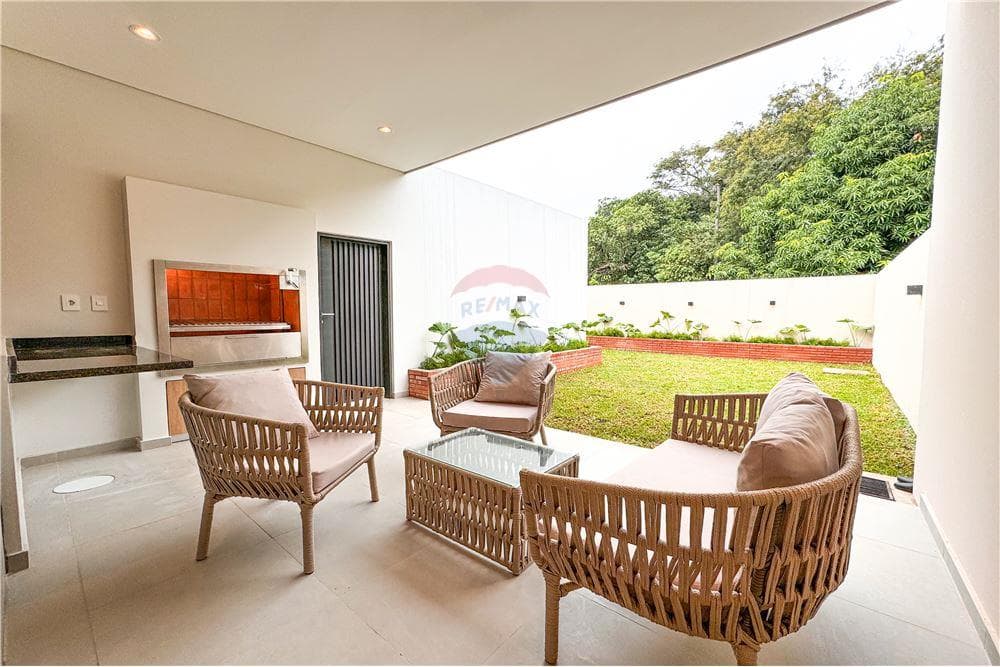 Duplex en condominio villa del bosque Luque, foto 4