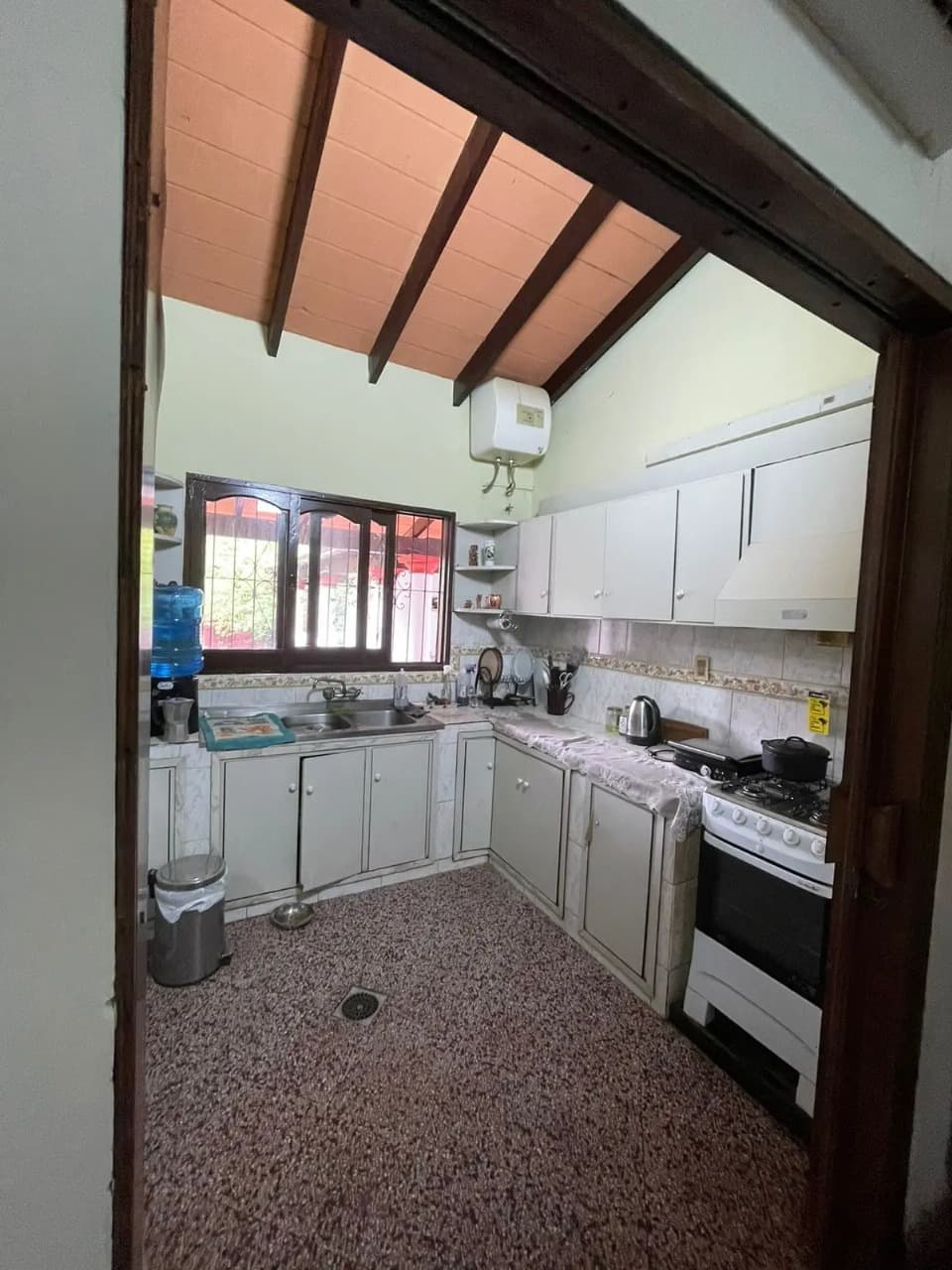 Oportunidad para Invesionistas Casa con salones sobre Del Maestro — foto 3