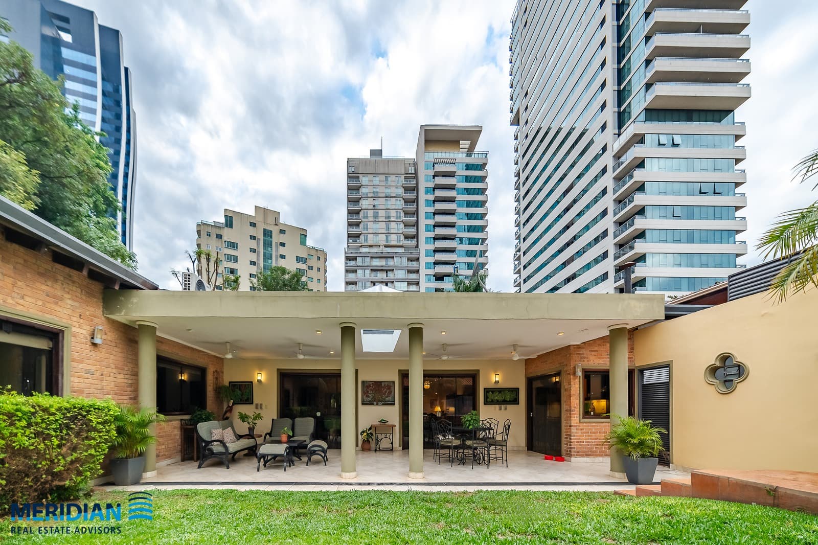 En venta propiedad de casi 1.000 m2 de terreno! Detras del Paseo la Galeria!, foto 2