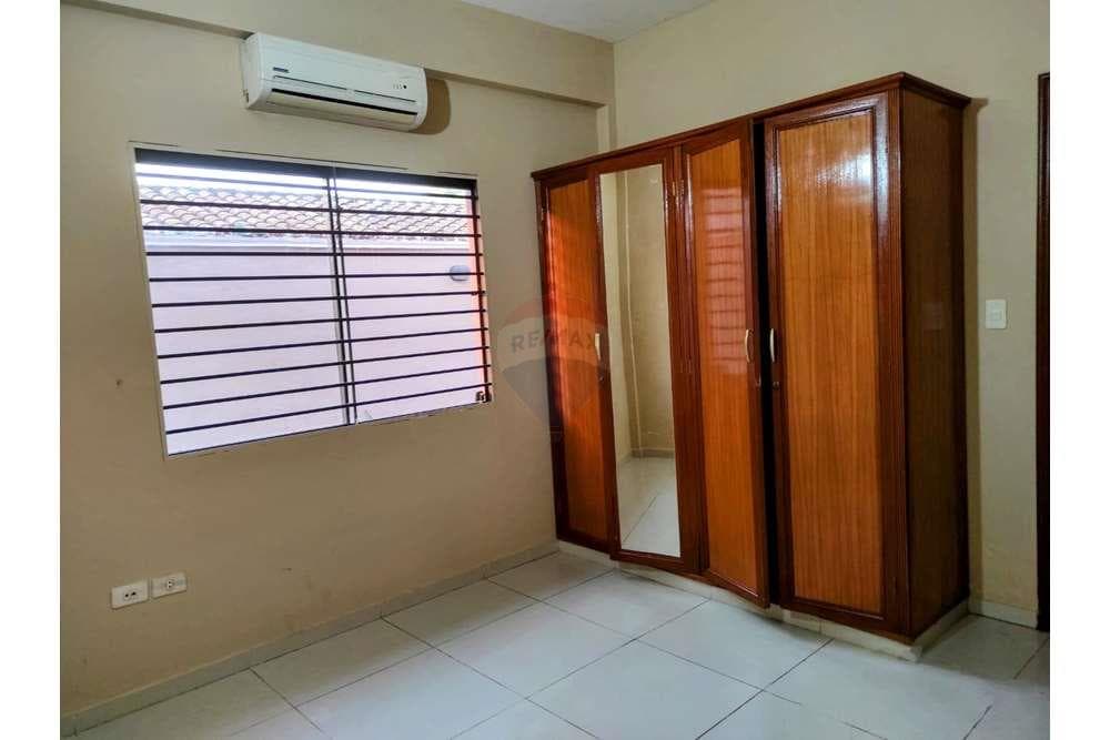 amplia casa en el cuarto barrio de Luque — foto 5