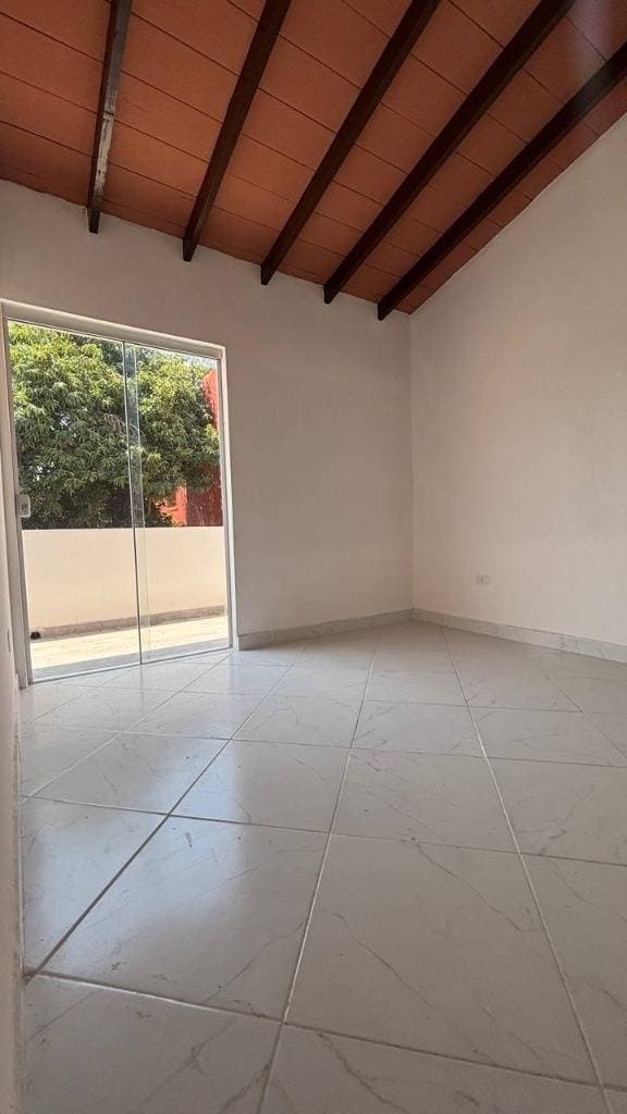 Amplia casa de 2 pisos – zona parque de la salud, foto 5