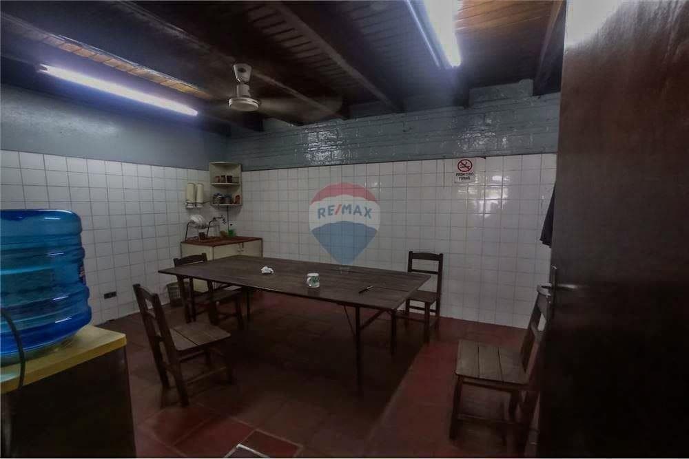 Amplio local comercial sobre artigas, foto 4