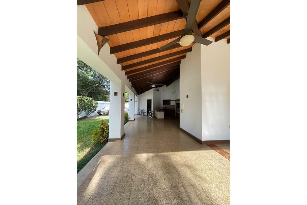 Residencia con 1900m2 de Terreno - Pinedo Shopping, foto 5