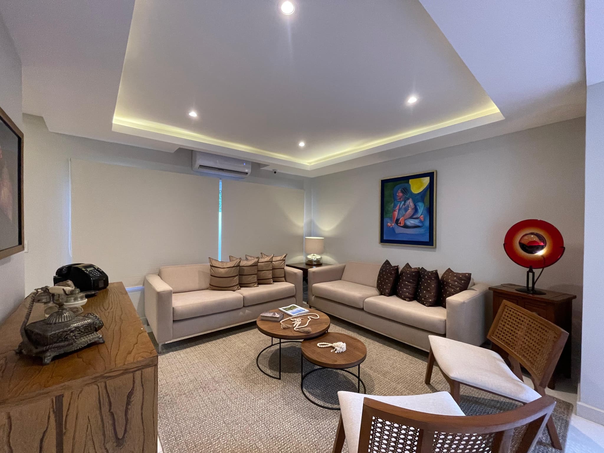 Hermosa Casa de Revista Finamente Amoblada en Villa Morra — foto 2