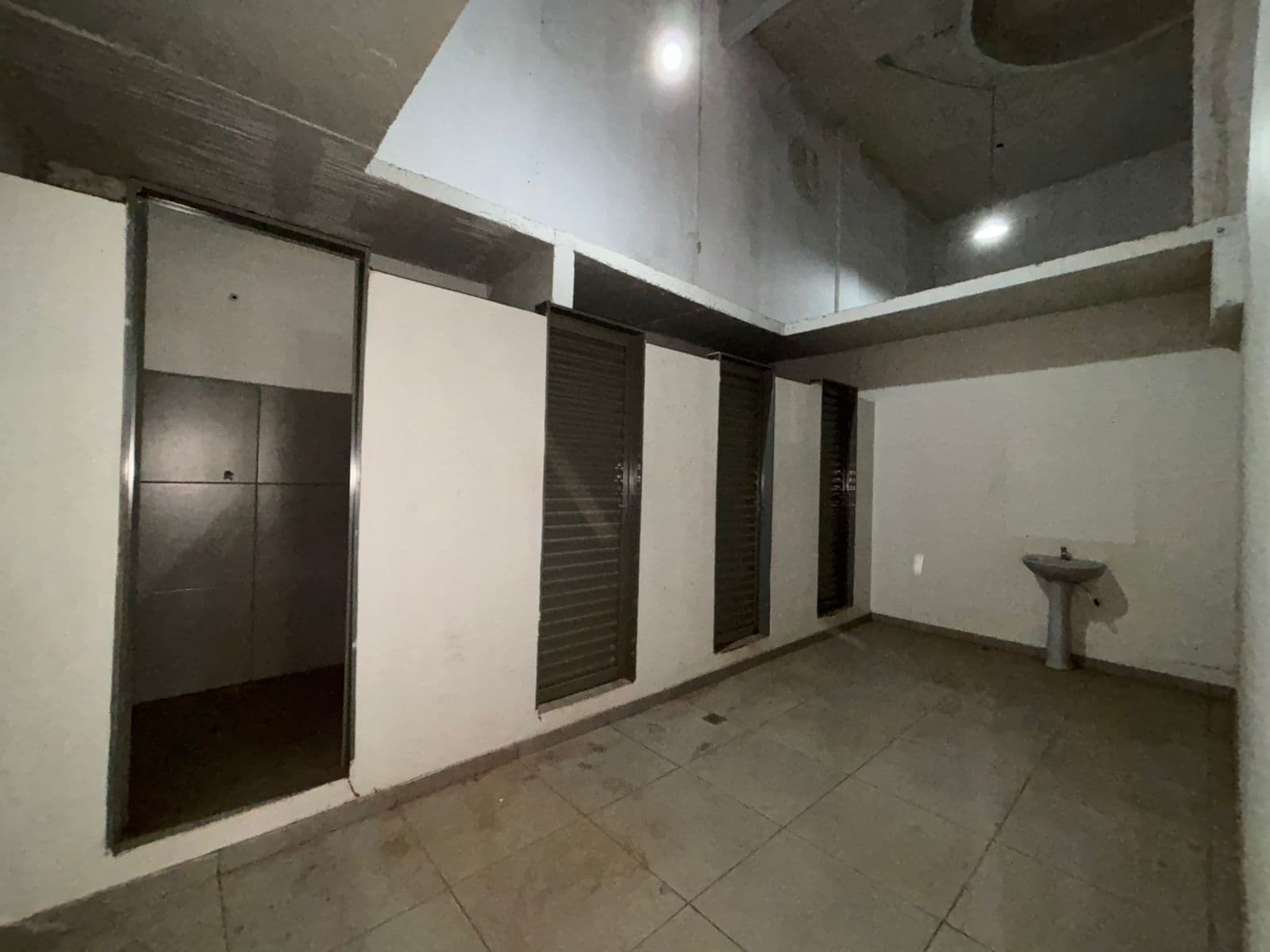 Depoisto de 1.00m2 con oficinas en alquiler, foto 5