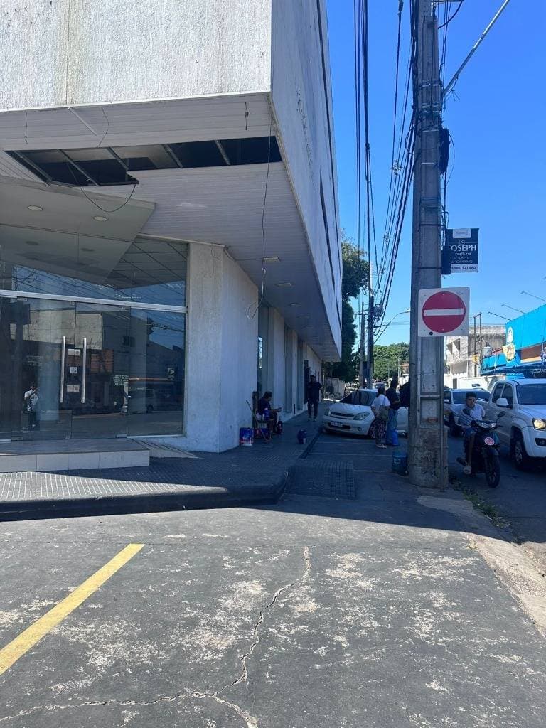 amplio local comercial con oficinas y boveda en Fernando de la Mora, foto 5