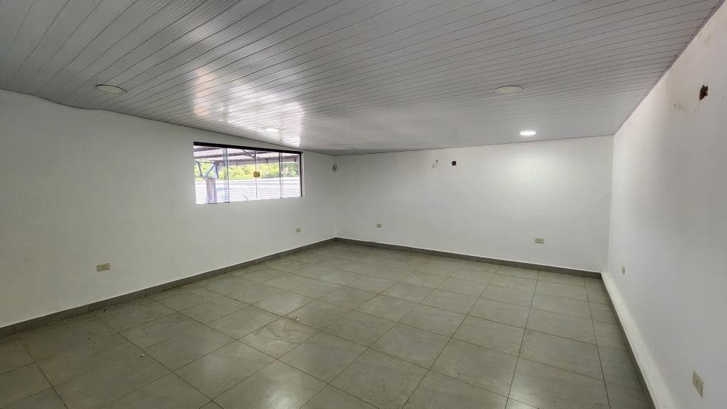 Tinglado con Oficinas. Limpio. COD 035, foto 5