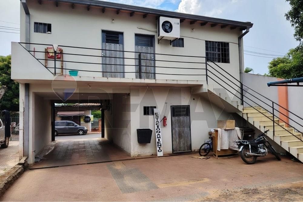 Vendo casa con salón comercial y 2 departamentos – Itauguá