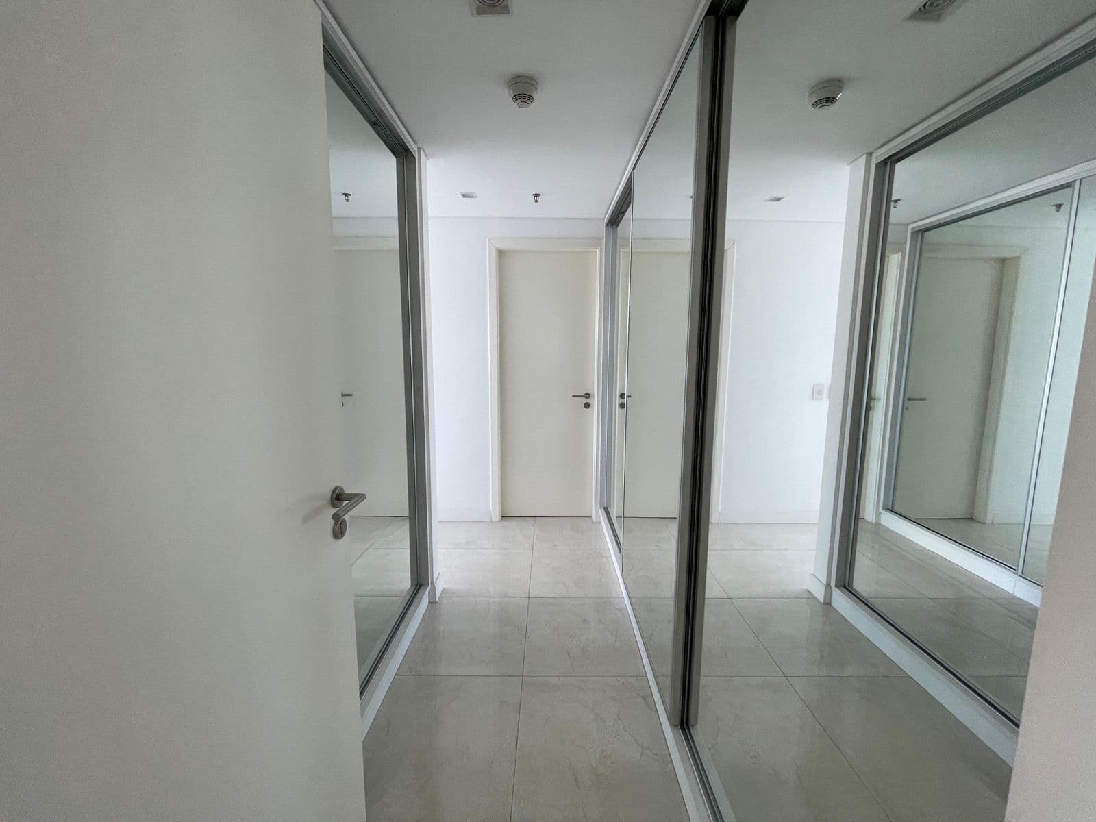 En Alquiler Depto De 3 Habitaciones Y 2 Cocheras- Edificio Eminent, foto 3