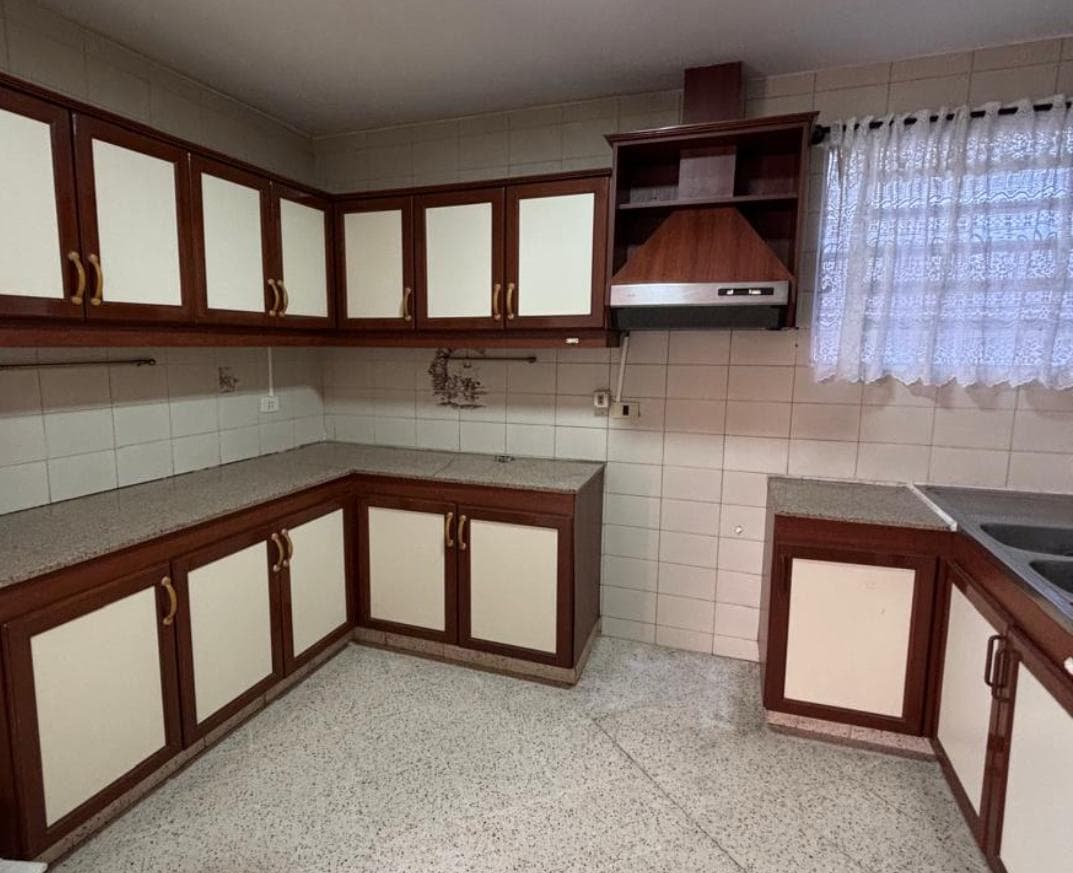 Se Alquila Casa en Zona Colegio Campo Alto