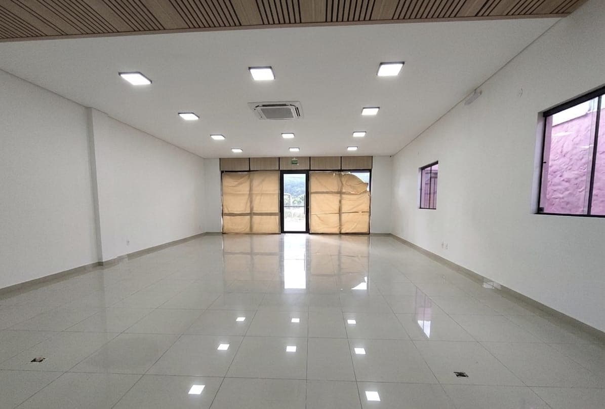De salón comercial premium a estrenar sobre avda. Artigas! — foto 2