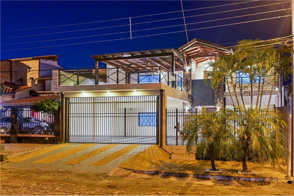 Vendo casa con piscina en lambare