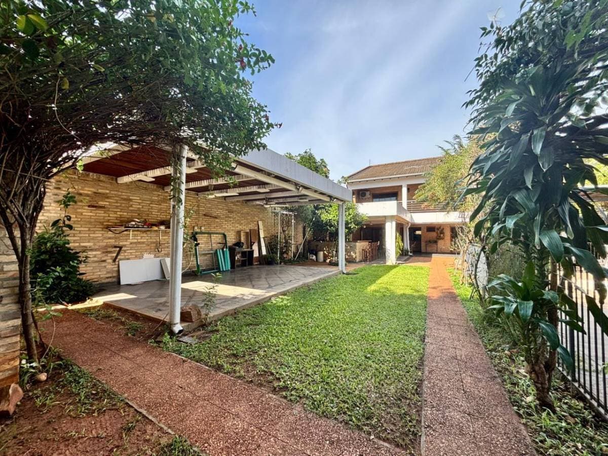 Residencia de Gran Porte en Fernando de la Mora – Zona Norte, foto 4