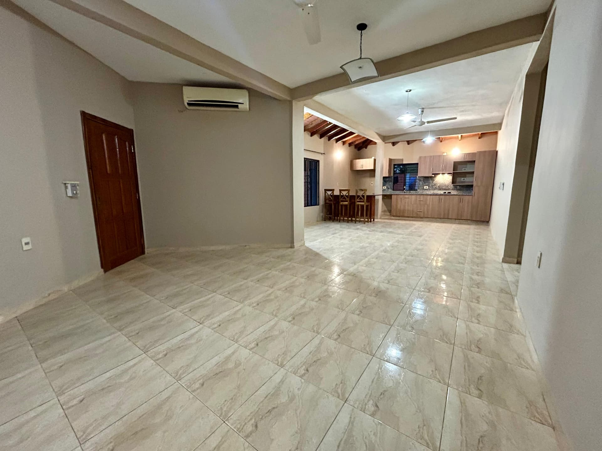 Alquiler - Departamento 2 dorm. y 2 cocheras - Luque, B° Laurelty