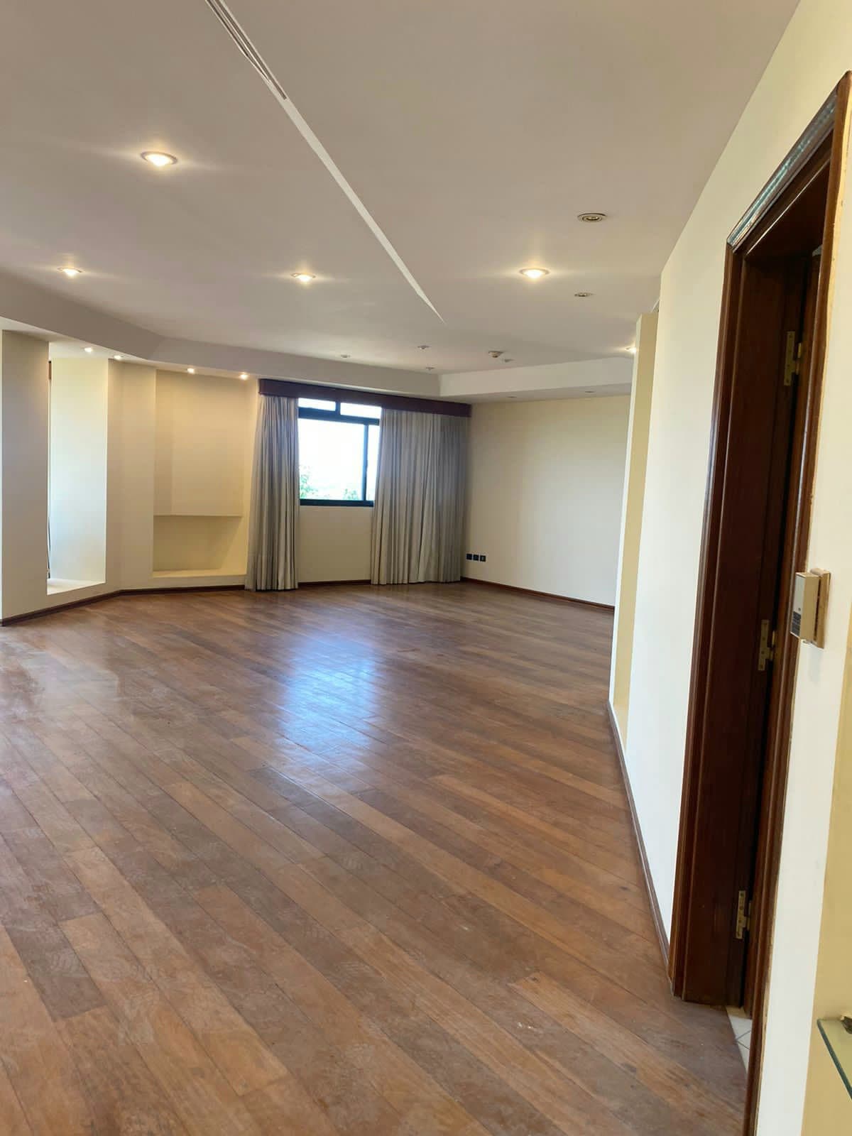 Alquilo departamento de 3 habitaciones. Zona yacht. Cod 059