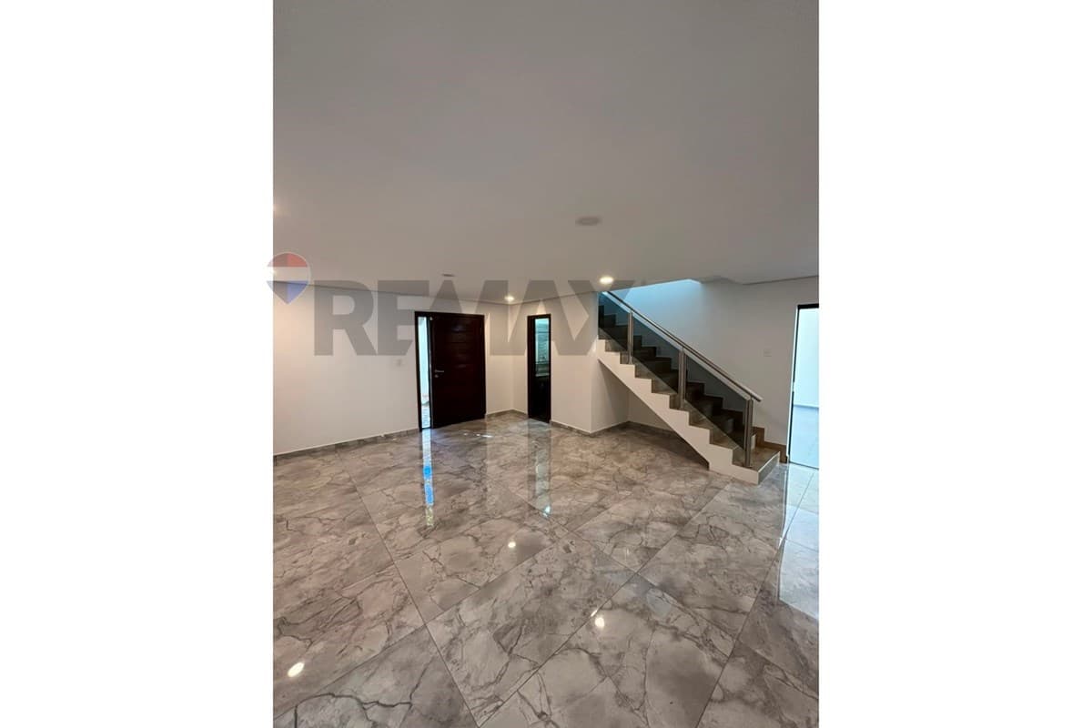 Casa en Alquiler - Luque, Cuarto Barrio, foto 4