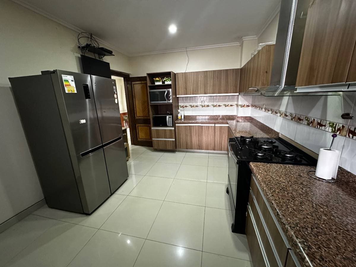 Casa Residencial En Venta Amplia, Amoblada En Los Laureles, foto 5