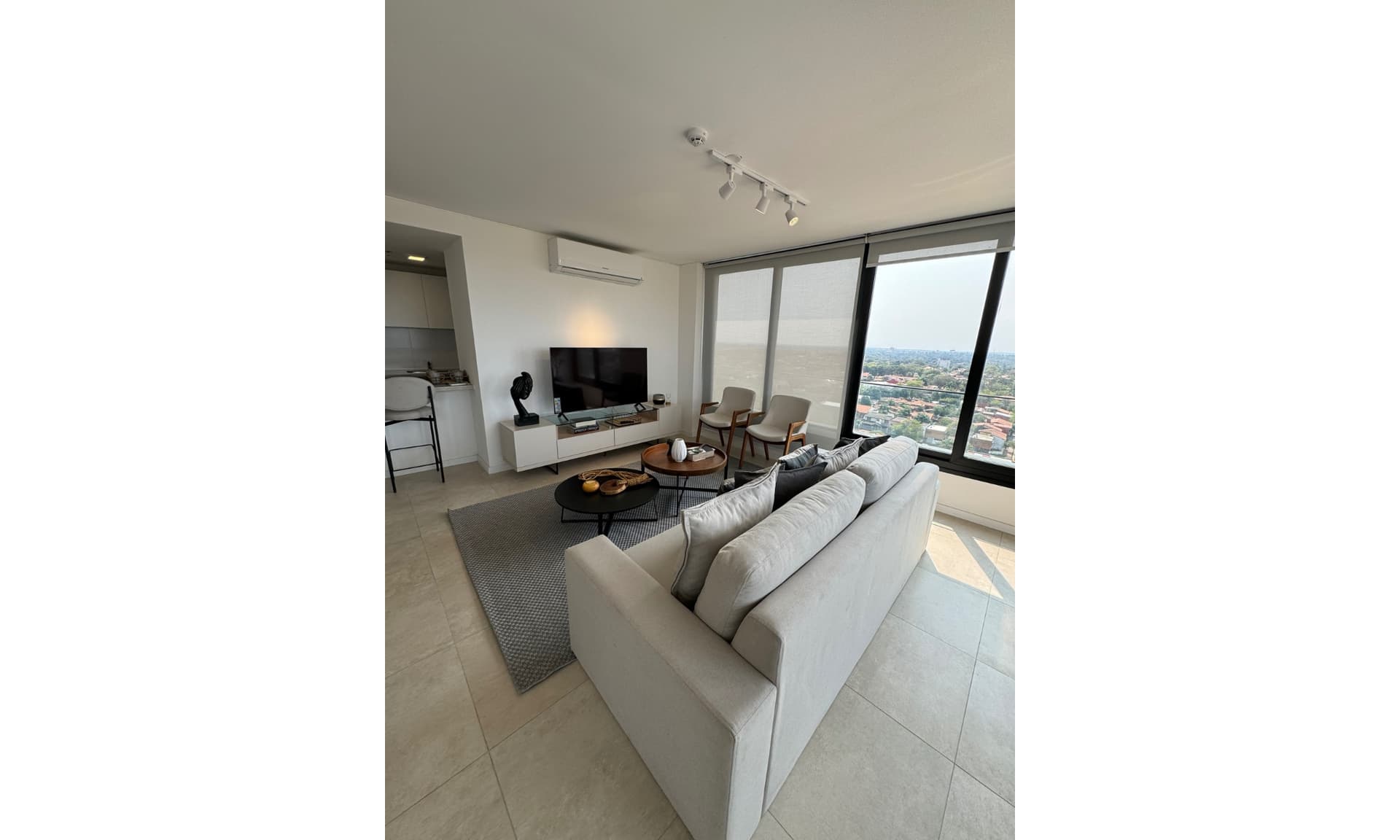 Departamento De 3 Dormitorios Totalmente Amoblado En Venta, foto 4