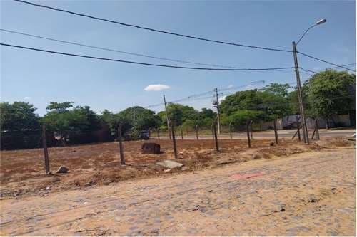 Vendo amplio terreno en esquina en lambare