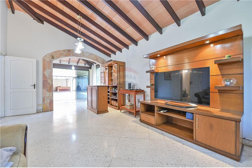 Casa - Venta - Cuarto Barrio Luque, foto 4