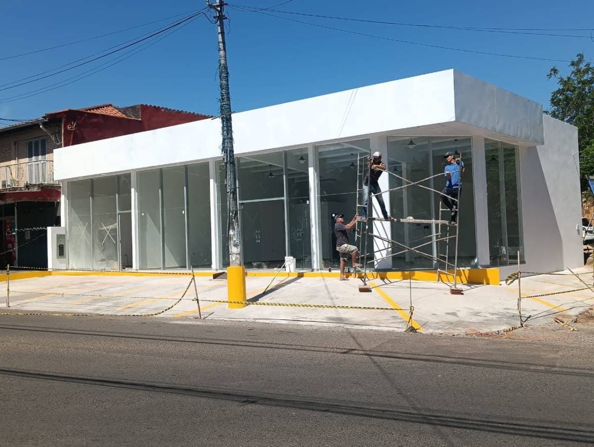 Salones Comerciales en Lambaré en esquina, foto 1