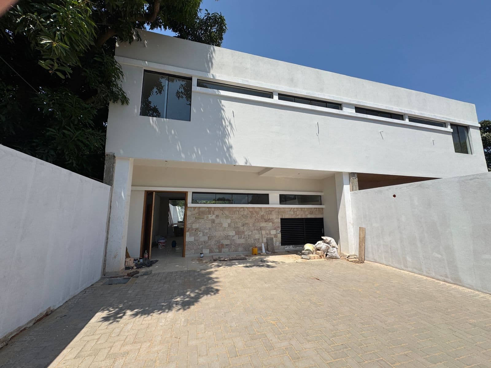 Vendo duplex con habitaciones grandes en cuarto barrio y de calidad premium